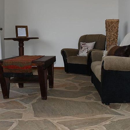 Cheetah View Lodge Otjiwarongo Exterior photo