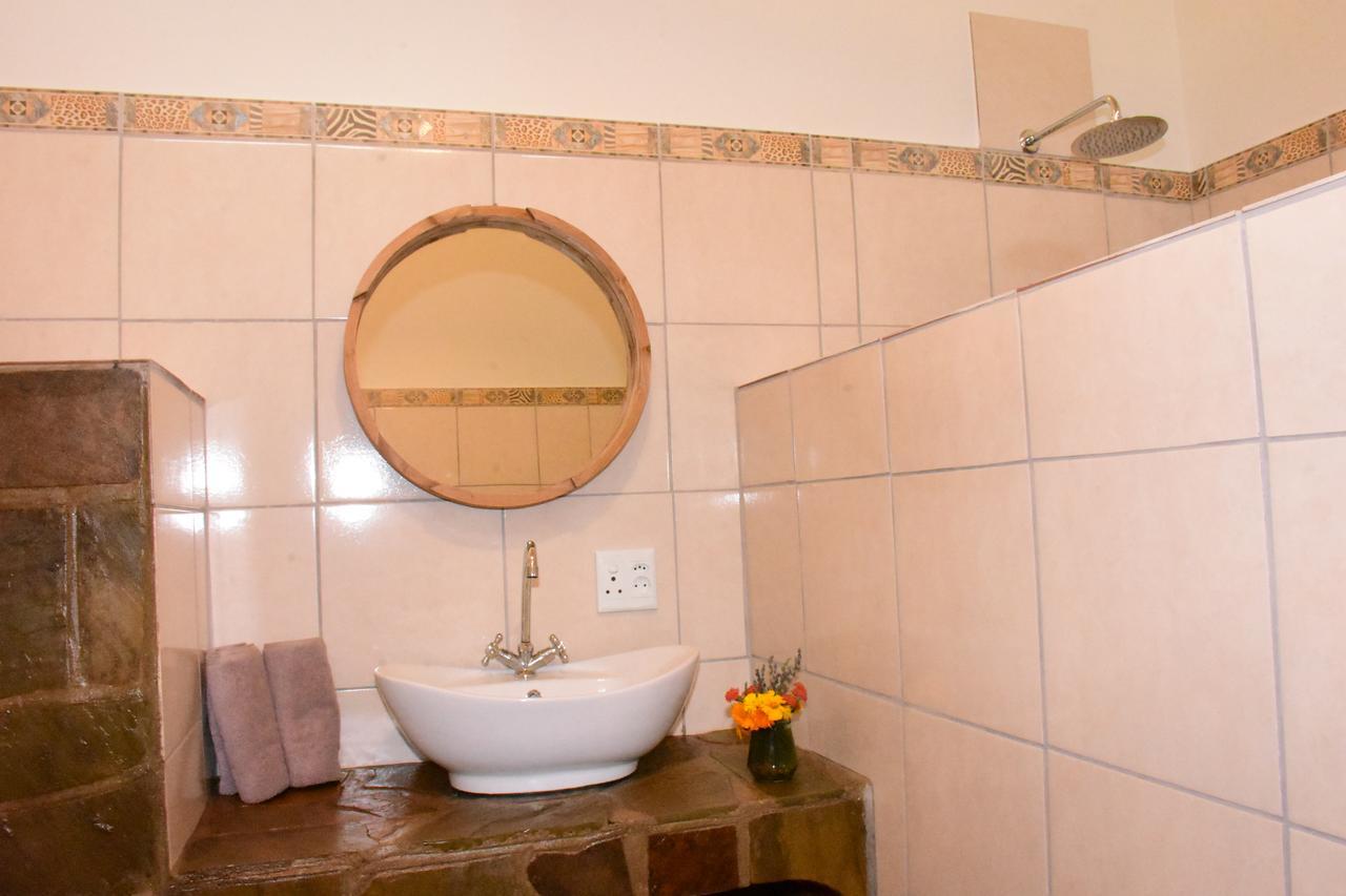 Cheetah View Lodge Otjiwarongo Exterior photo